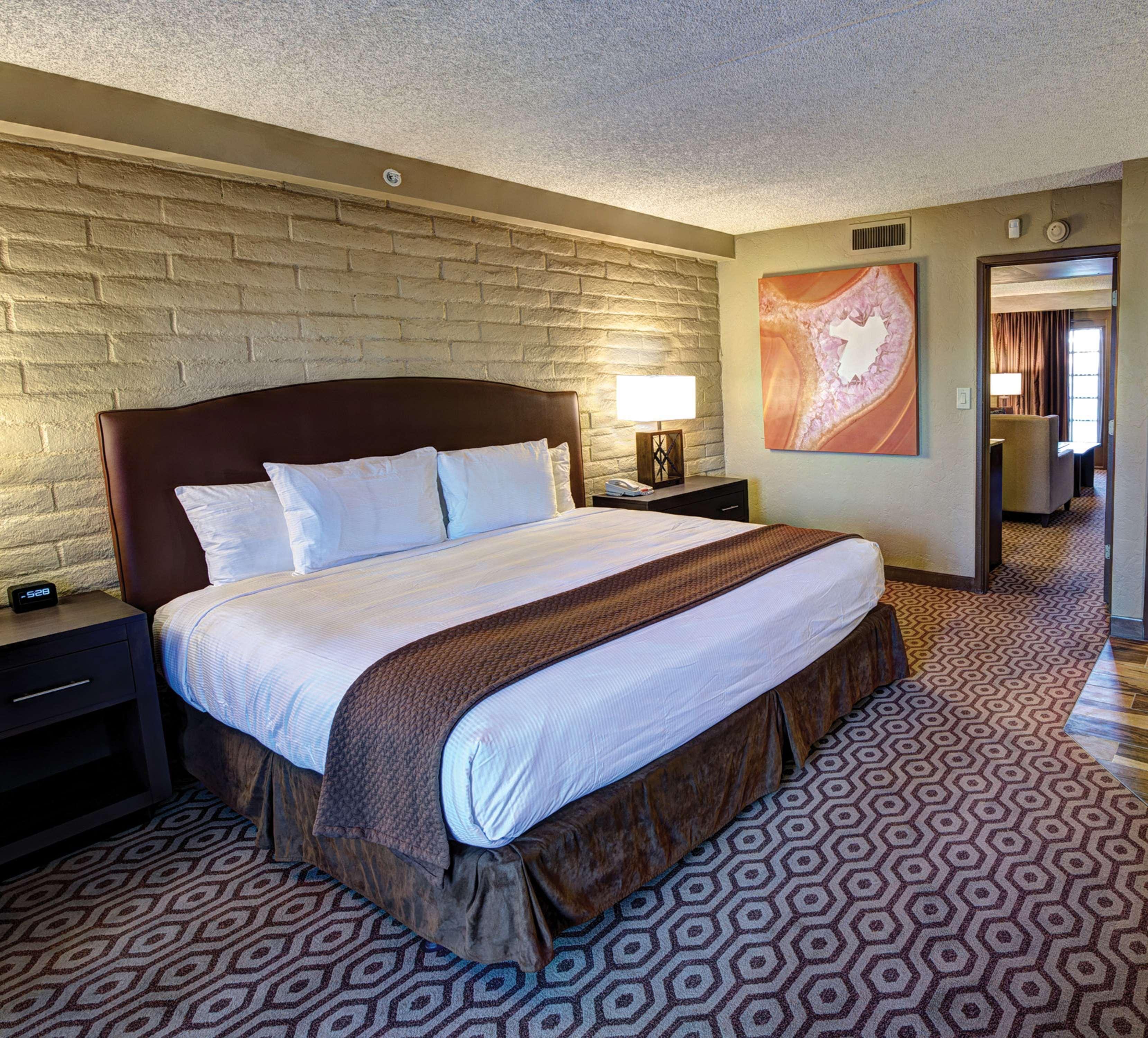 Doubletree Suites By Hilton Tucson-Williams Center Экстерьер фото