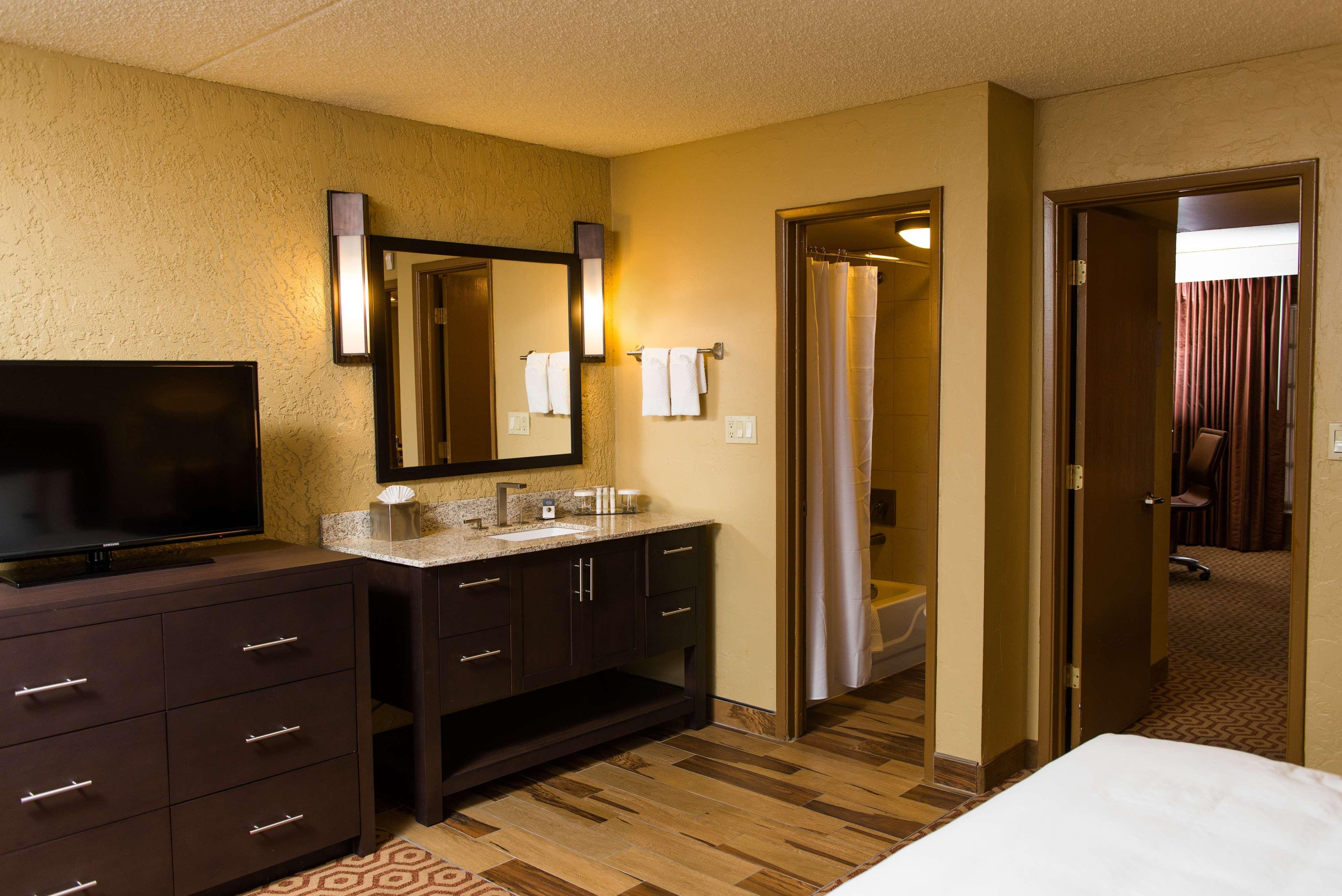 Doubletree Suites By Hilton Tucson-Williams Center Экстерьер фото