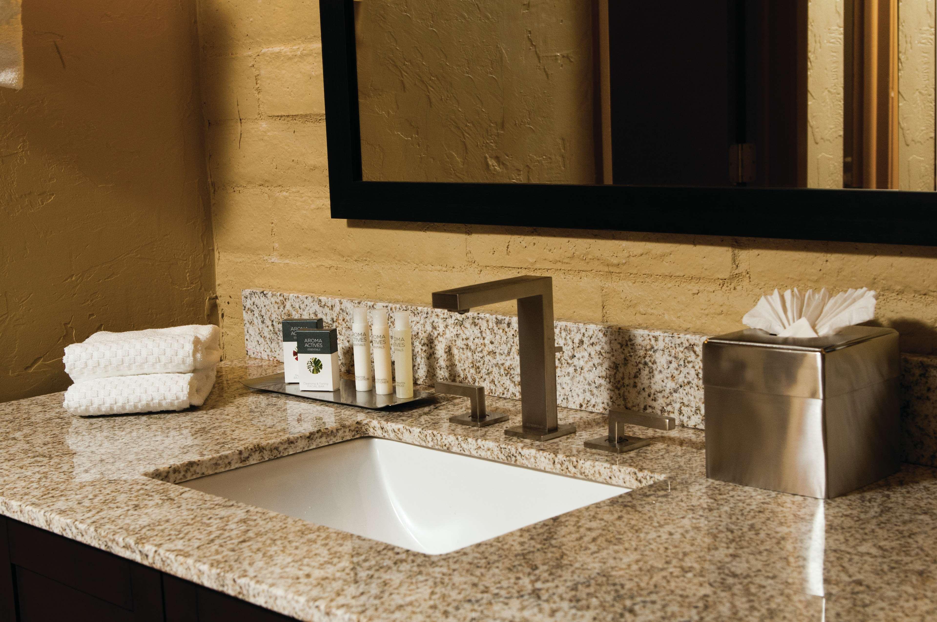 Doubletree Suites By Hilton Tucson-Williams Center Экстерьер фото