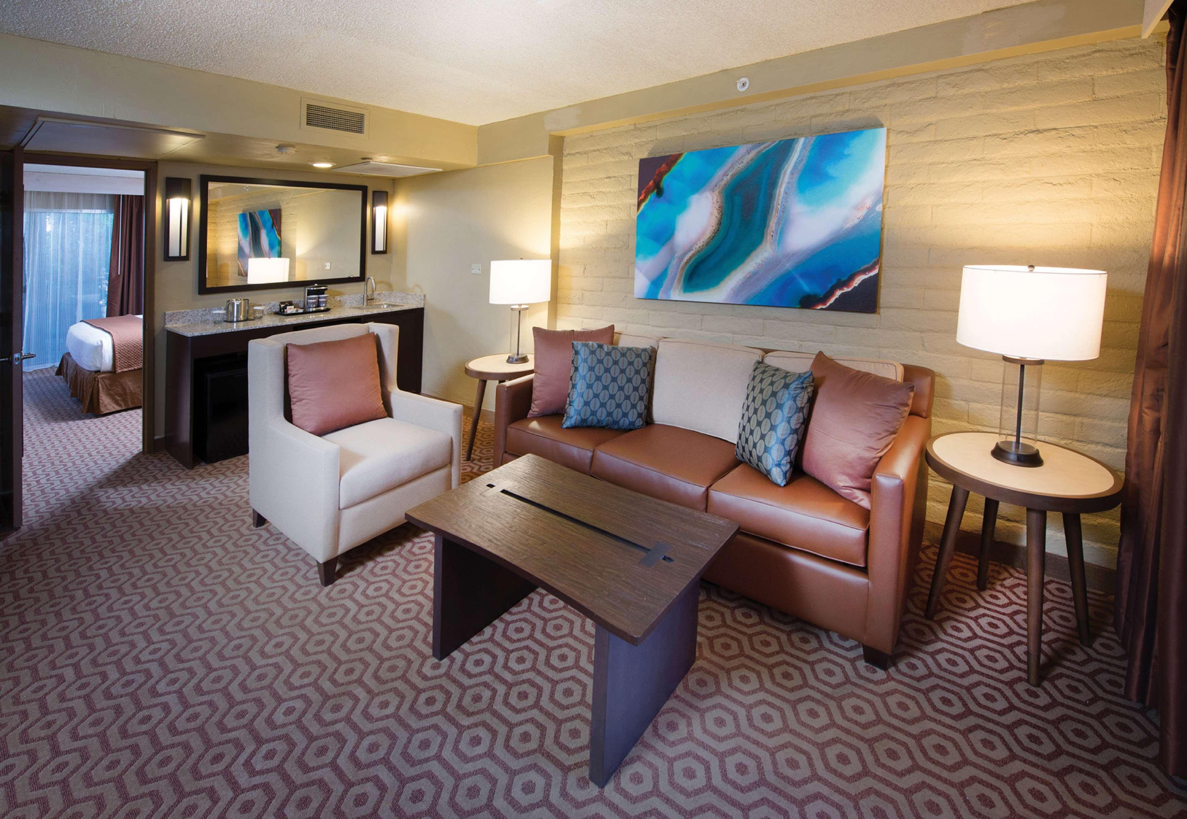 Doubletree Suites By Hilton Tucson-Williams Center Экстерьер фото