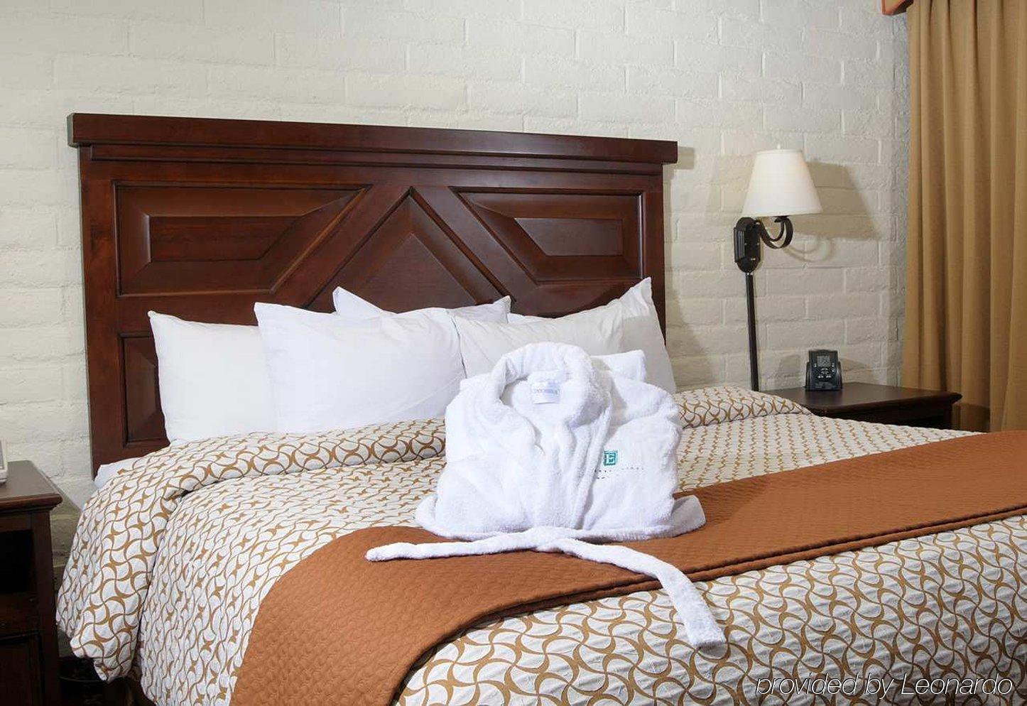 Doubletree Suites By Hilton Tucson-Williams Center Номер фото